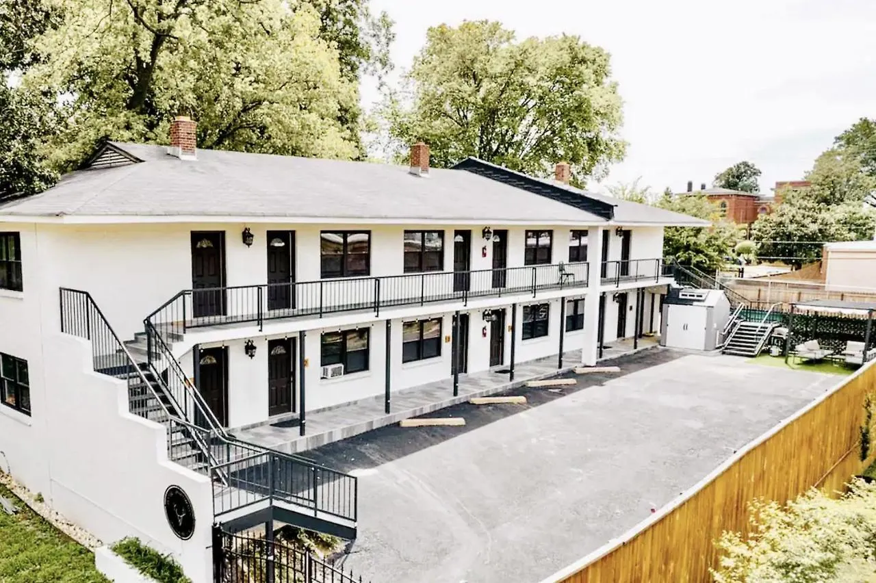 The Moose At Memphis Downtown & Victorian Village Apartment